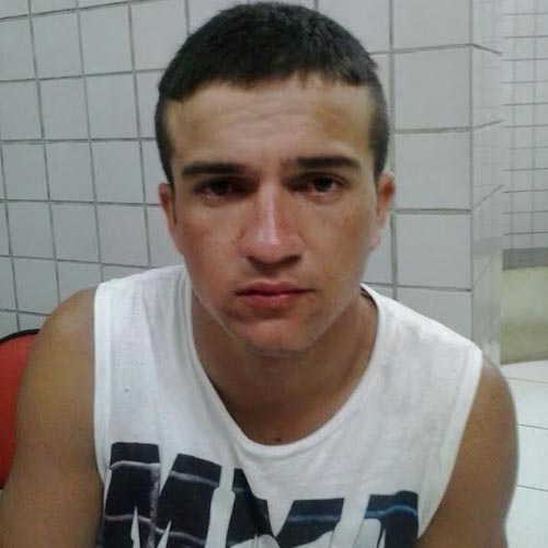 O jovem identificado como João Alves Pereira Filho, 20 anos, foi preso após o roubo de uma motocicleta na noite de ontem (20), em Pedro II. - assalto_p2