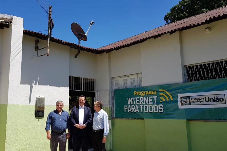 Ministro_participa_da_instalacao_de_antenas_do_Internet_para_Todos_em_escolas_do_Piaui.jpg