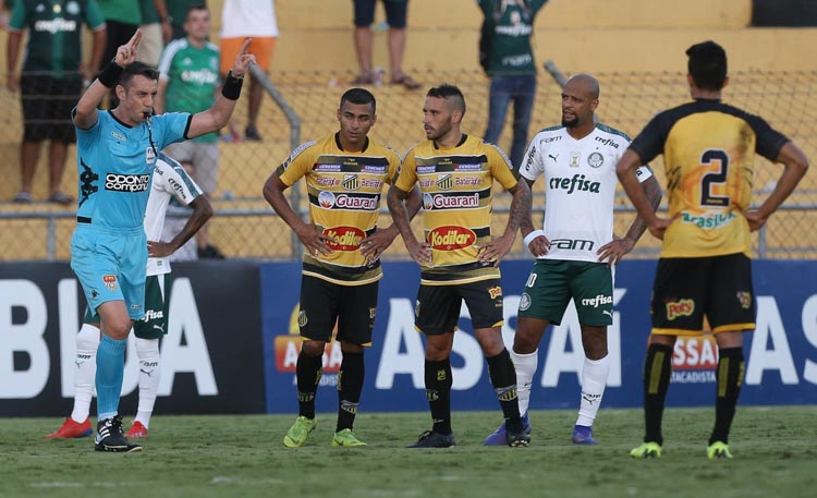 Weverton tem números próximos aos pênaltis de Prass no Palmeiras