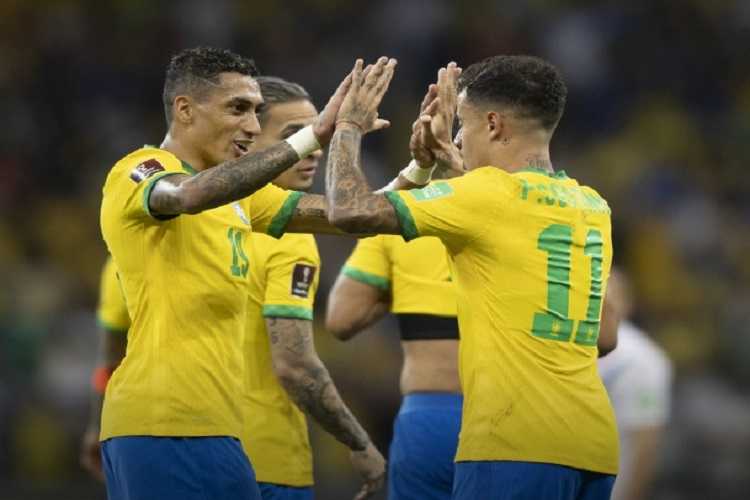 Com gol de Coutinho, seleção goleia Paraguai no Mineirão pelas