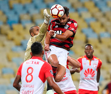 Flamengo tropeÃ§a no Santa Fe pela Copa Libertadores