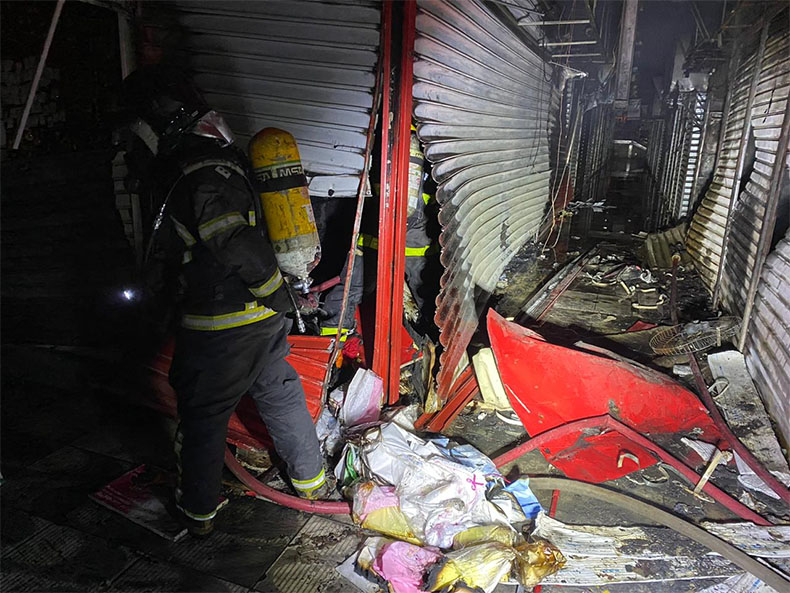 Portal Elias Lacerda | Assista aos vídeos: Incêndio destrói várias lojas do  Shopping da Cidade, em Teresina