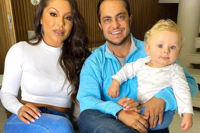 Thammy Miranda com sua esposa, Andressa, e seu filho, Bento. (Foto: Reprodução)