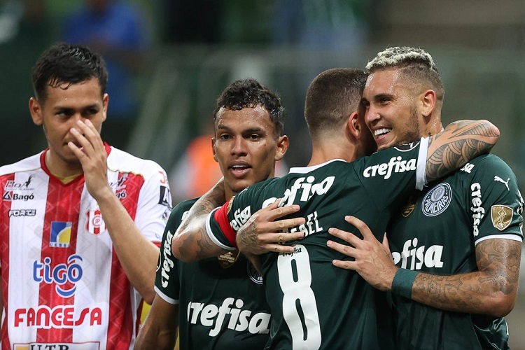 Corinthians faz goleada histórica contra o Palmeiras e vai à final