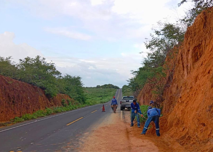 Com deslizamentos e erosões após chuvas, DER-PI realiza serviços de  recuperação de rodovias - Cidadeverde.com