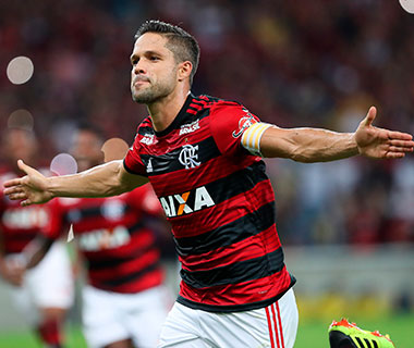 Flamengo vence o ParanÃ¡ e garante lideranÃ§a antes de pausa da Copa