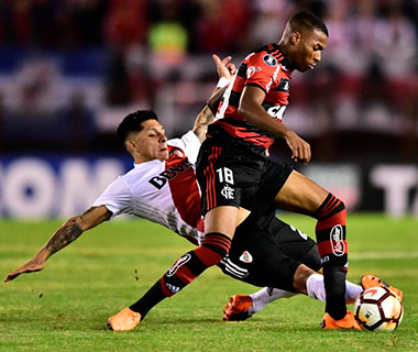 Pouco inspirado, Flamengo empata sem gols com o River Plate