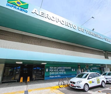 Avião da Gol que ia de Fortaleza para Brasília faz pouso de emergência em  Teresina; saiba o motivo - OitoMeia