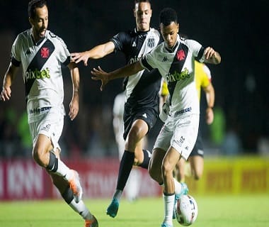 Vasco supera Ponte Preta, vence 1ª na Série B e põe fim a jejum