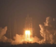 China lança sonda para colher amostras do lado oculto da Lua