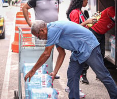 River-PI faz doação de 120 fardos de água mineral para ajudar vítimas do RS