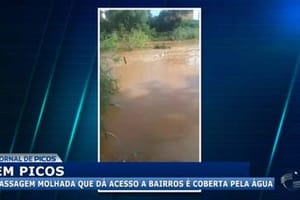 Passagem molhada fica intrafegável com aumento no nível do Rio Guaribas em Picos