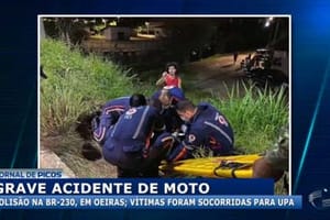 Motociclistas ficam gravemente feridos em acidente na BR-230 em Oeiras