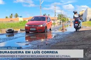 Moradores e turistas reclamam de buraqueira nas ruas de Luis Correia