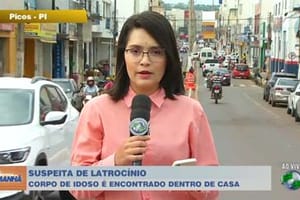 Vídeo mostra trio tentando arrombar vitrô de prédio comercial em Picos