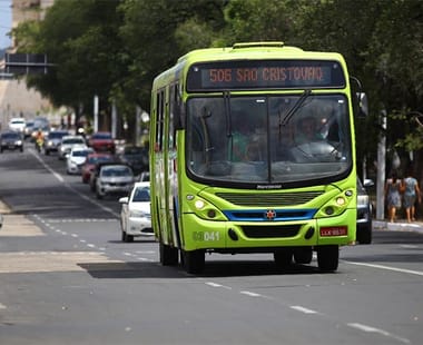 Motoristas e cobradores de ônibus aprovam estado de greve e ameaçam paralisar em Teresina