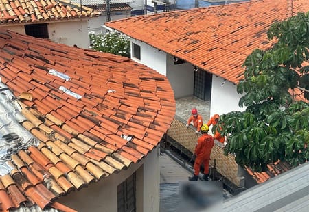 Homem em situação de rua morre eletrocutado em telhado de estabelecimento comercial no Centro de Teresina
