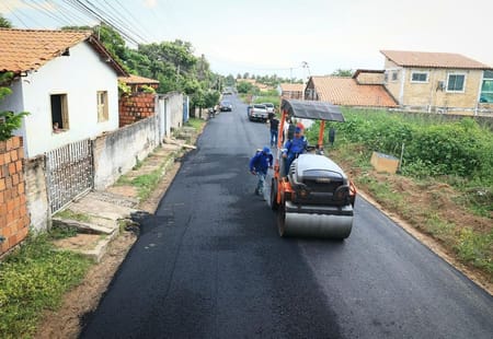 Bairros da cidade de Luís Correia recebem asfaltamento